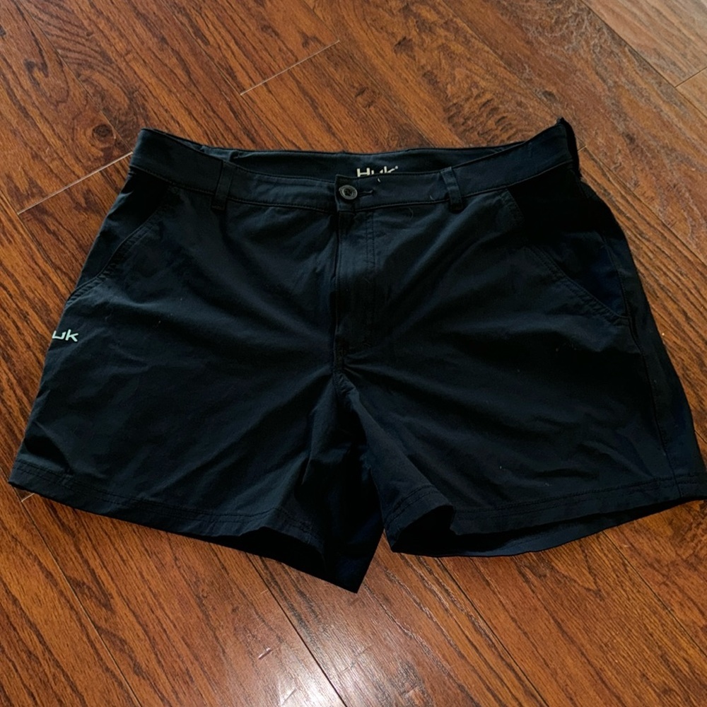 Women’s huk shorts large